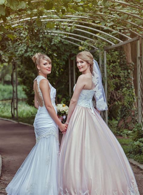 These Two Female Cosplayers Got Married And Their Wedding Looked Like A Real Life Fairytale