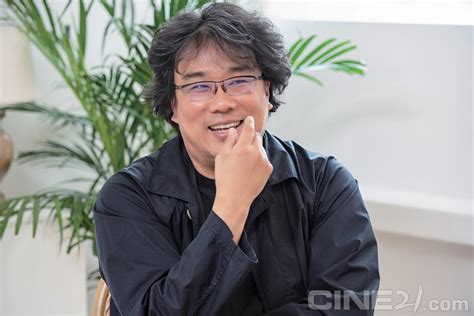 봉준호 is the author of 기생충 parasite (4.00 avg rating, 2 ratings, 0 reviews) and 영화같은 시간 (4.00 avg rating, 1 rating, 0 reviews). 봉준호 감독이 꼽은 2019년 최고의 영화는?