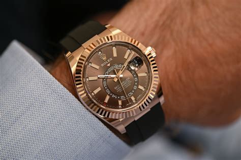 Oyster precision case diameter : Hands-On - 2020 Rolex Sky-Dweller Oysterflex Bracelet ...