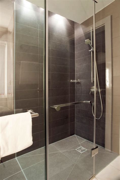 Bathroom glass partition | shower cubicles. 17 Streamlined Modern Glass Shower Designs