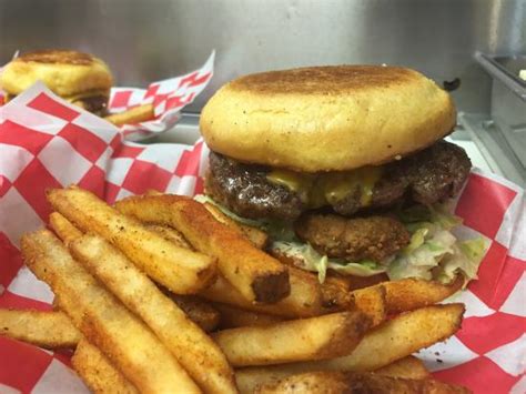 Firma pickles is een burger restaurant en wijnbar in één. JAX BURGERS FRIES & SHAKES, Pearland - Updated 2020 ...