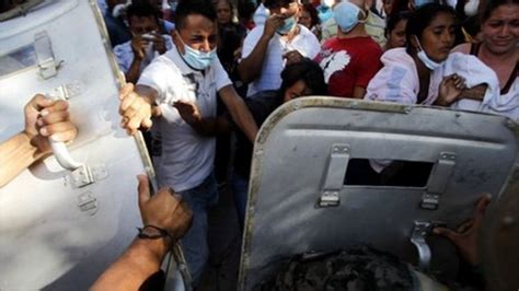 Honduras Prison Fire Relatives Storm Morgue For Bodies Bbc News