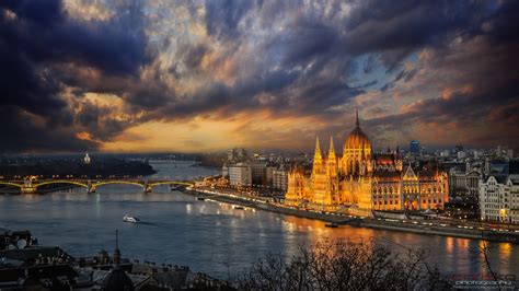 Budapest Danube Shore Of Lajos Kossuth Square Magyar Parlament