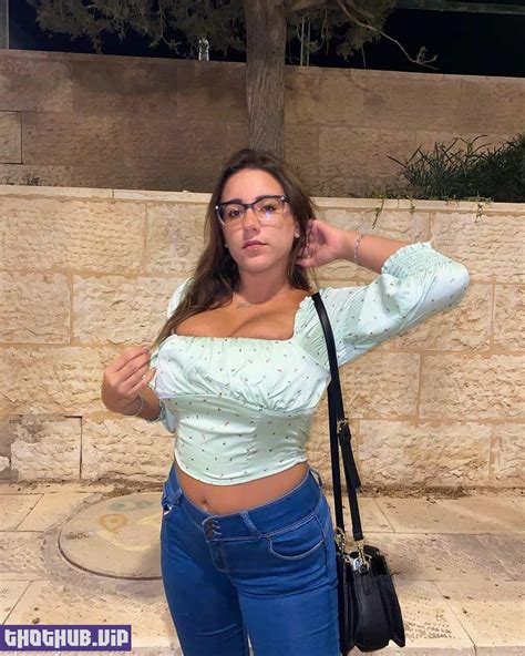 hila sissonn busty israel girl with glasses sexy egirls