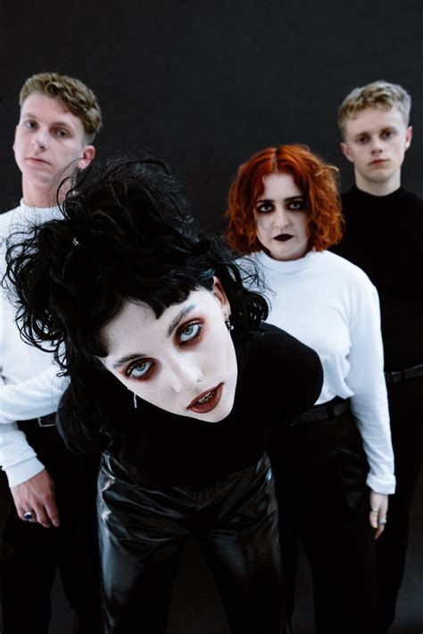 Pin By Amber Cluff On Pale Waves Pale Waves Grunge Hair Pretty People