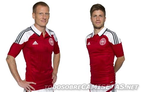 Si bien no participa en el mundial, hummel de igual manera estrenó las nuevas camisetas selección femenina dinamarca 2019, aprovechando el 8m. canalfútbol Blog: Camiseta de Dinamarca para la Euro 2012