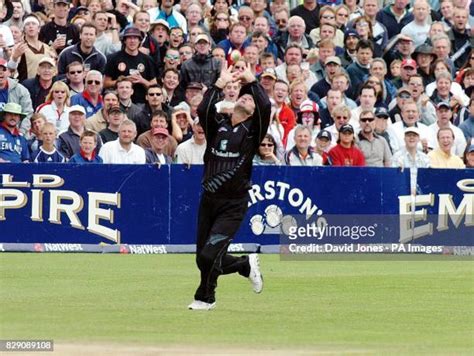 Andrew Jones New Zealand Cricketer Photos And Premium High Res