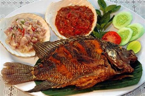 Hidangan ini biasanya akan terasa lebih nikmat jika disantap dengan nasih putih hangat dan bahan pelengkap seperti sambal dan lalapan, sudah pasti rasa lapar yang mendera akan dapat terpuaskan dengan. 10 REKOMENDASI TEMPAT WISATA KULINER DI WONOGIRI