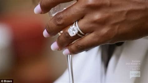 Real Housewives Of Atlanta Kenya Moore Shows Wedding Ring Daily Mail