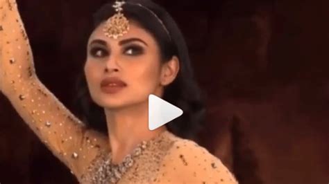 Mouni Roy Is Elegance Personified In This Naagin Dance Video Watch People News Zee News