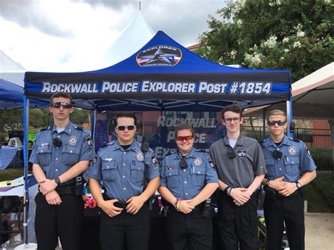 Police Explorers: Discovering Career Options in Law Enforcement – Blue
