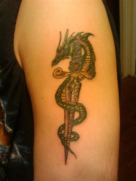 Journalist mikael blomkvist is aided in his search for a woman who has been missing for forty years by lisbeth salander, a young computer hacker. Dragon dagger tattoo on biceps - Tattoos Book - 65.000 ...