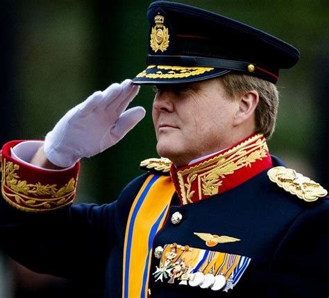 Trending images, videos and gifs related to alexander! Bereden wapens neigen standaard voor Koning