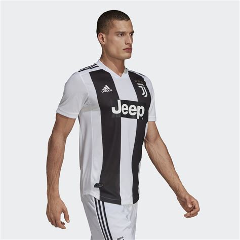 Juventus 1819 Kit