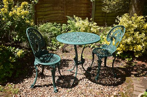 Painting garden furniture to give it a new lease of life - Caradise