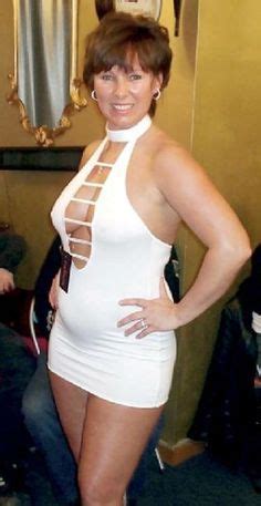 Your ultimate resource for hair inspiration, styling tips, hair care advice, expert tutorials and more. Cougars & Milfs