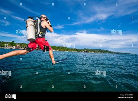 Group Jumping Off Boat Hi Res Stock Photography And Images Alamy