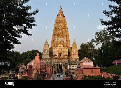Asia Bodhgaya India Mahabodhi Temple Hi Res Stock Photography And