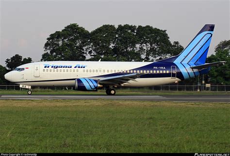 Trigana air is my new favorite indonesian airline. PK-YRA Trigana Air Service Boeing 737-322 Photo by rachmatdp | ID 1115102 | Planespotters.net