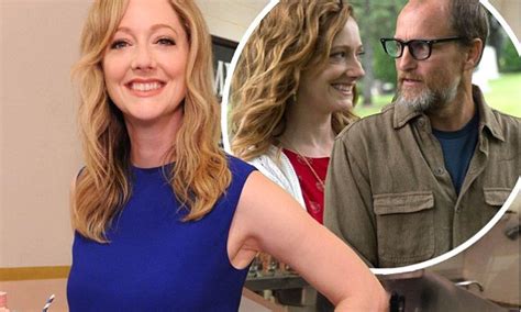 Judy Greer Reveals Strange Sex Scene With Woody Harrelson Daily Mail