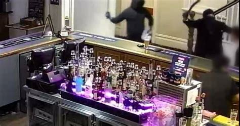 Police Release Cctv Release Of Machete Wielding Bandits In A Hunter Pub