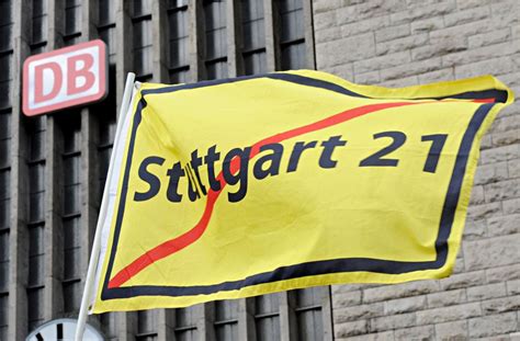 Der musiker konstantin wecker spielte ein. Stuttgart 21: Demonstration gegen Bahnprojekt am Samstag ...