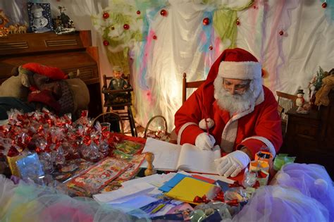 È proprio qui che è situato il santa claus village dove. Babbo Natale Montebabbio : La Casa di Babbo Natale