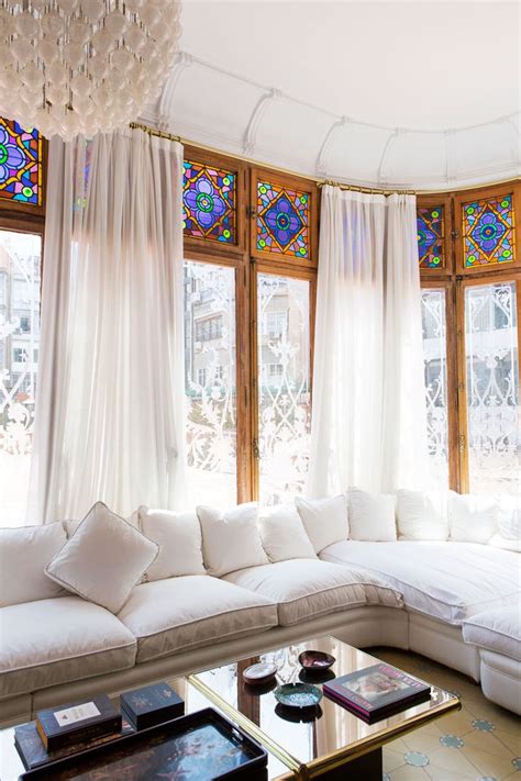Whether you seek seasonal ideas or are looking for styling guidance, we have what you need. 25 Stained Glass Ideas For Indoor And Outdoor Home Decor ...