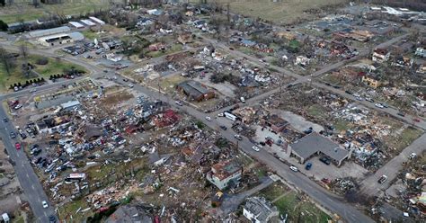 Us Tornadoes At Least 100 Feared Dead After Storms Tear 200 Mile Path