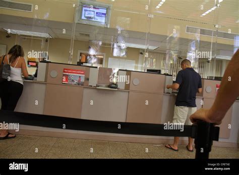 Bullet Proof Glass Bank Hi Res Stock Photography And Images Alamy