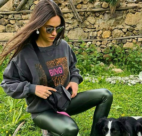 Hande soral (born 2 february 1987) is a turkish actress. Hande soral in 2020 | Graphic sweatshirt, Fashion, Leather ...