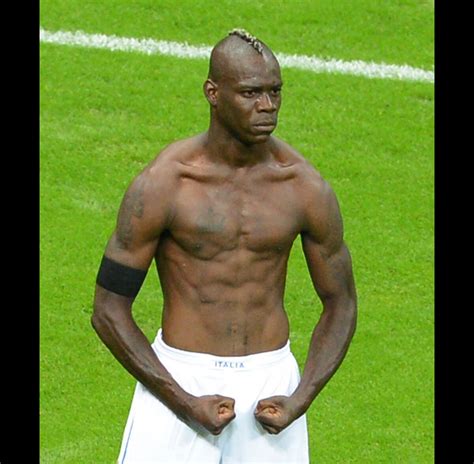 Photo Mario Balotelli Après Son Deuxième But Face à Lallemagne En