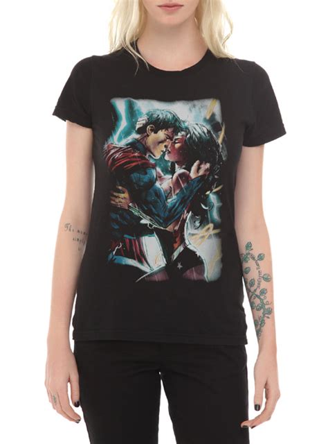 Dc Comics Superman And Wonder Woman Kiss T Shirt