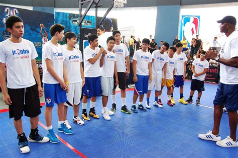 Learn how rich is he in this year and how he spends. Air Tsinelas: 3-on-3 Ballin' 7.1-3.2011