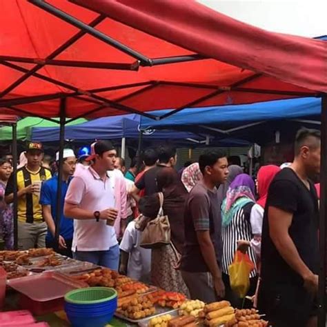 In conjunction with ramadan, tengku zatashah also made an instagram post about her efforts to spread awareness about plastic waste at. Raja Muda Selangor Kunjung Bazaar Ramadhan Bawa Mangkuk ...