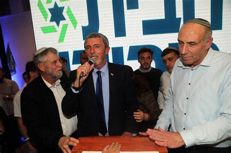 הלילה הלבן של פרופ' יוגב. לקראת סגירת הרשימות: הליכוד נגד בנט, בכחול לבן נושמים לרווחה