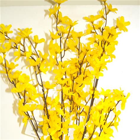 Faux flowers look so vibrant and alive, bring the lush beauty of the nature into your home. Artificial Forsythia Spray | Yellow forsythia | Shelf Edge UK