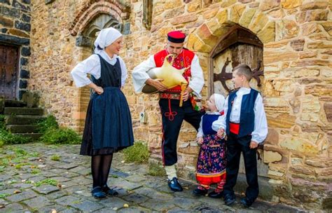Folklorna Grupa Mladi Hrvati Preserving Croatian Culture And Traditions