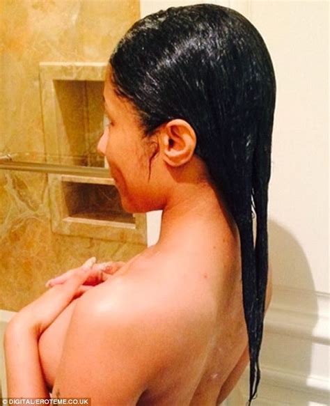 Nicki Minaj Shares Naked Photo Selfies As She Showers On Instagram