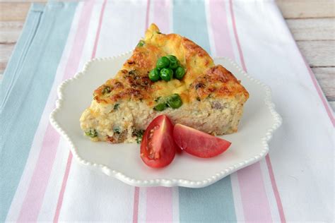The perfect lunch or light dinner, this healthy seared tuna and runner bean dish packs in nutrients and tastes great. Crustless Tuna Quiche (With images) | Quiche recipes ...
