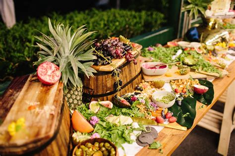 How To Choose The Right Menu Style For Your Wedding Plated Buffet Or