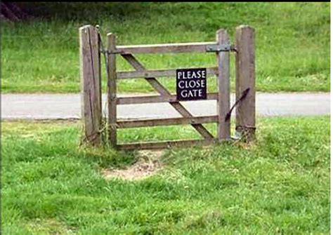 Close The Gate Funny Signs Funny Pictures Funny