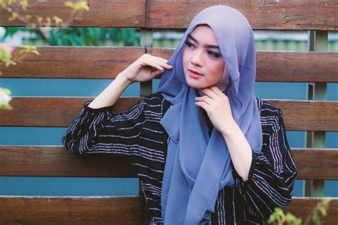 Tampil Beda Dengan Style Kondangan Hijab Celana Cantikbijak