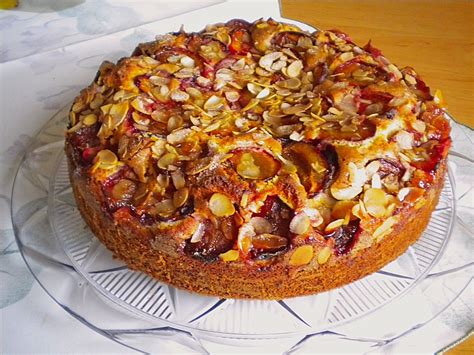 Pflaumen- bzw Zwetschgenblechkuchen auf Marzipan