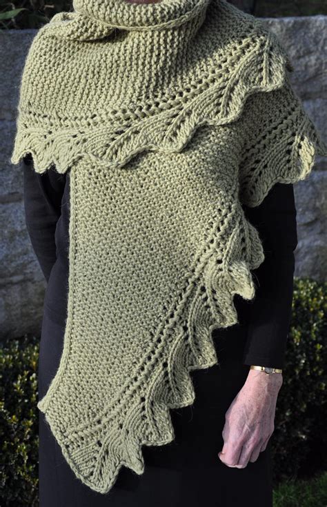 Free knitting ideas and patterns for purses, easter, snugglers, dolls and heaps more! Shawls for Bulky Yarn Knitting Patterns | In the Loop Knitting