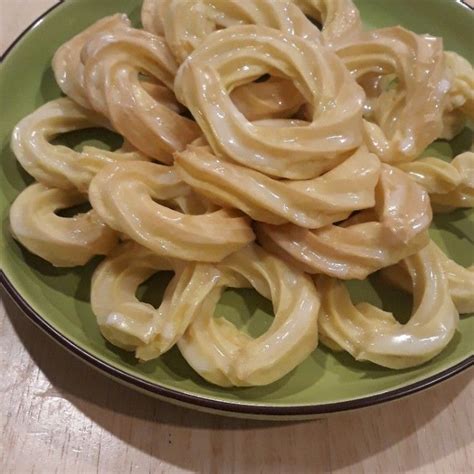 In a medium bowl, whisk to. OVEN BAKED FRENCH CRULLER DONUTS