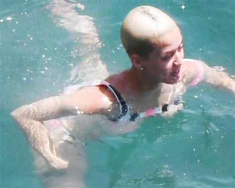 Katy Perry Flashes Her Boobs Underwater