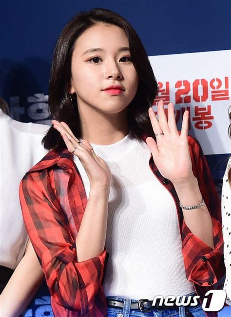 Jyp And Twice Support Sohee At Train To Busan Vip Premiere