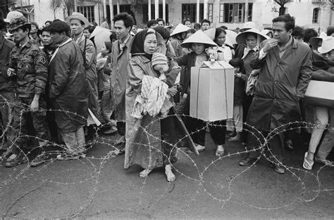 Vietnam War 1968 Refugees Return To Hue Vietnamese Refug Flickr