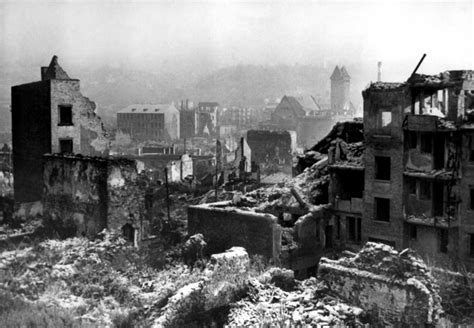 Wie hitler starb stimmen aus dem führerbunker. Bombenkrieg: Binnen 16 Minuten starb jeder Dritte in ...